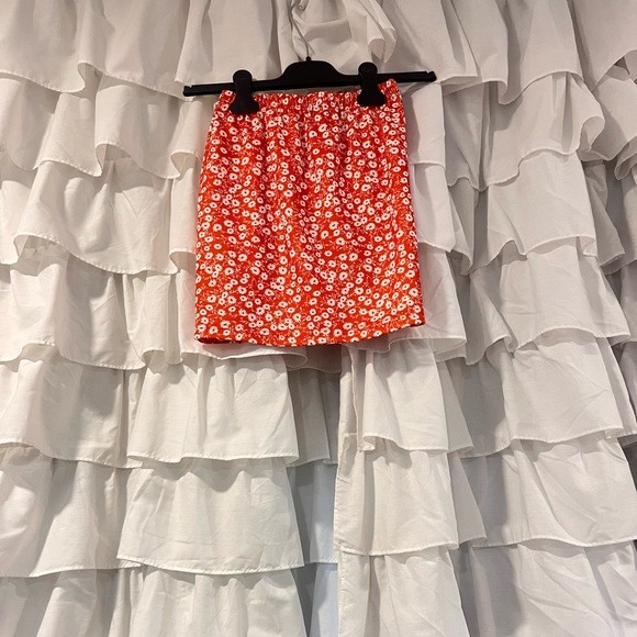 Size 2/XS Orange floral mini skirt - Picture 2 of 2